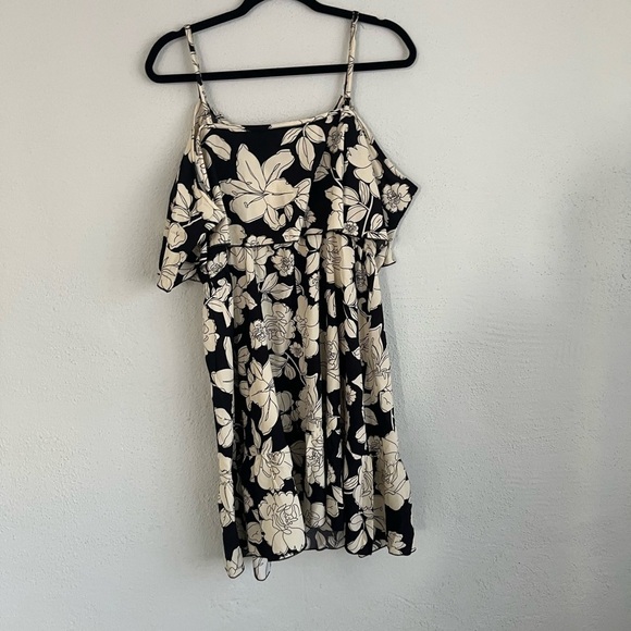 DE Sepreso Woman Black & White Floral Cutout Popover Dress, Size XL - Picture 11 of 12
